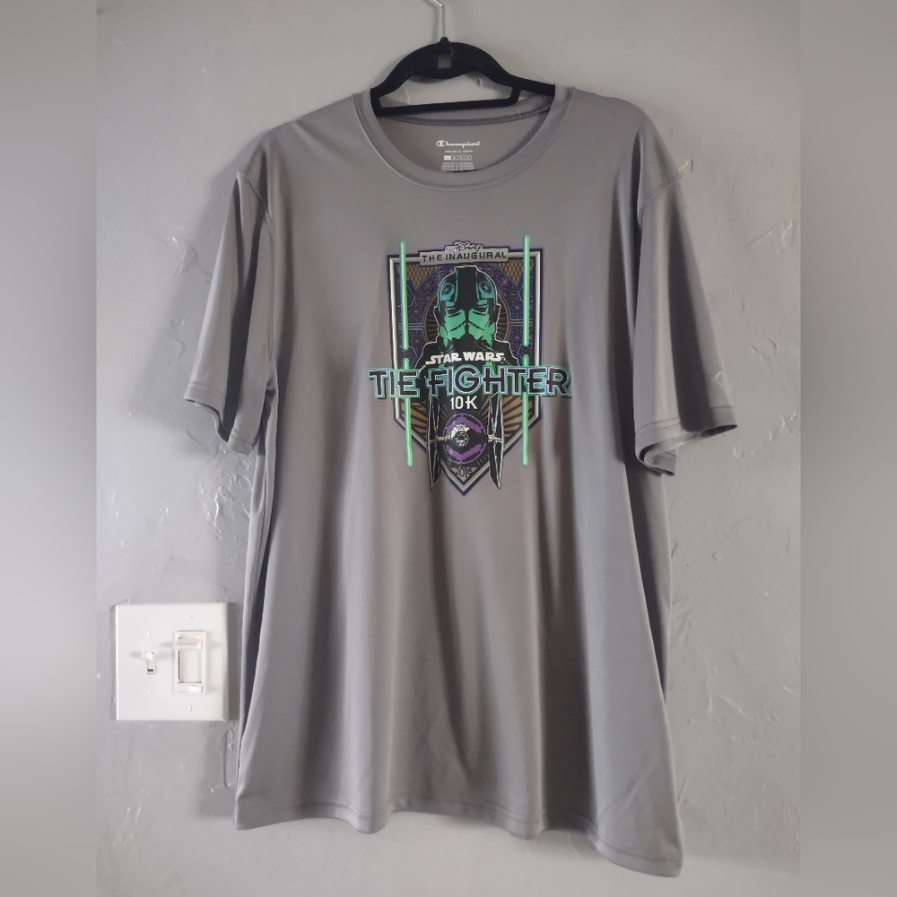 Champion Disney, star wars shirt pullover Men size L , polyester very nice.